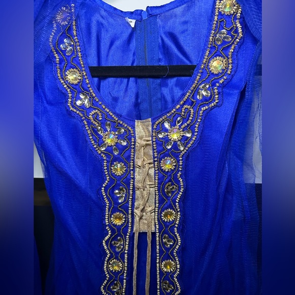 Girls Traditional Indian pant style outfit with tunic and sash - Picture 4 of 12